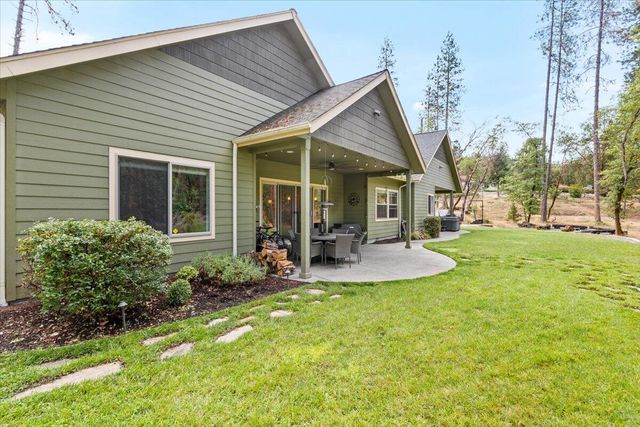 100 McKenzie Ridge Road, Grants Pass, OR 97526