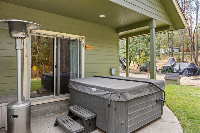 100 McKenzie Ridge Road, Grants Pass, OR 97526