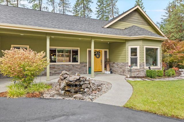 100 McKenzie Ridge Road, Grants Pass, OR 97526