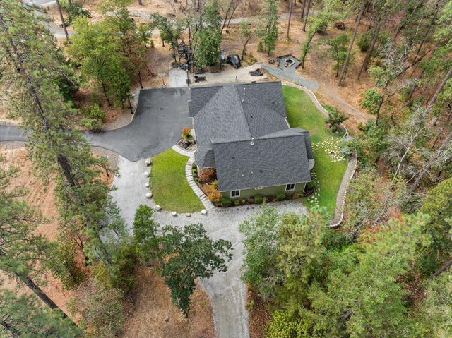 100 McKenzie Ridge Road, Grants Pass, OR 97526