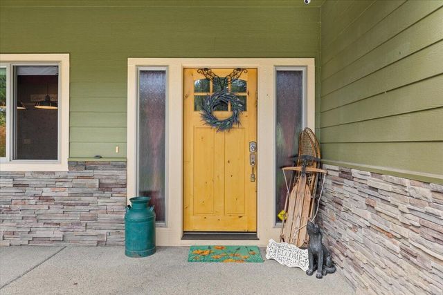 100 McKenzie Ridge Road, Grants Pass, OR 97526