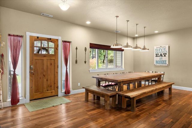 100 McKenzie Ridge Road, Grants Pass, OR 97526