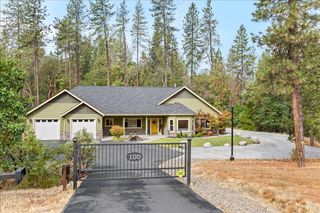 100 McKenzie Ridge Road, Grants Pass, OR 97526