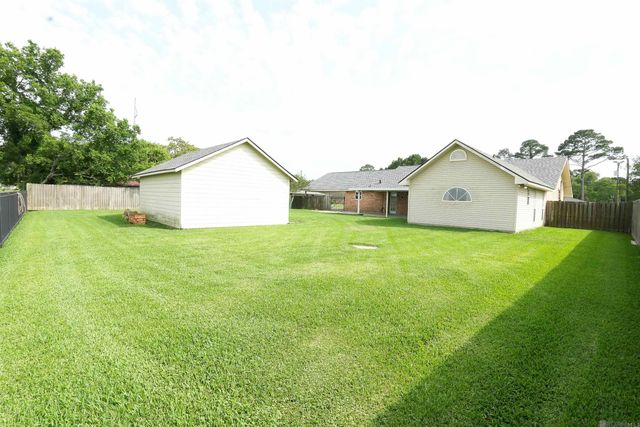 670 Venzule Dr, Brusly, LA 70719