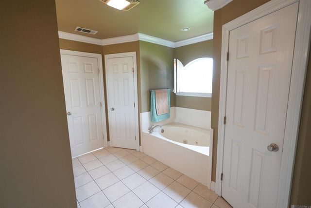 670 Venzule Dr, Brusly, LA 70719