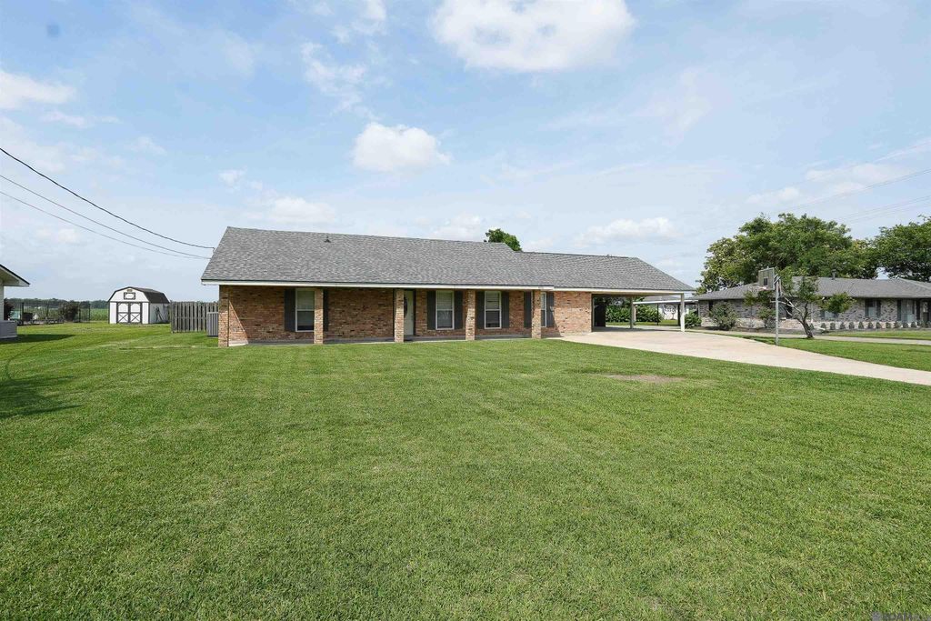 670 Venzule Dr, Brusly, LA 70719