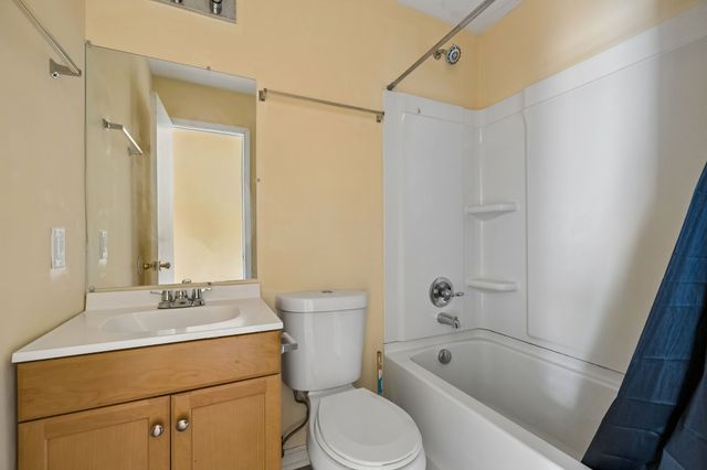 464 E Thompkins Ln, Clarksville, TN 37043