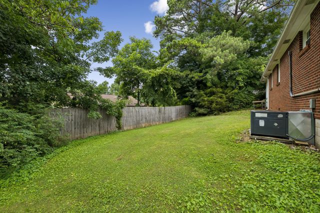 464 E Thompkins Ln, Clarksville, TN 37043
