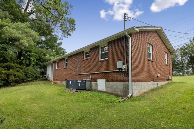 464 E Thompkins Ln, Clarksville, TN 37043