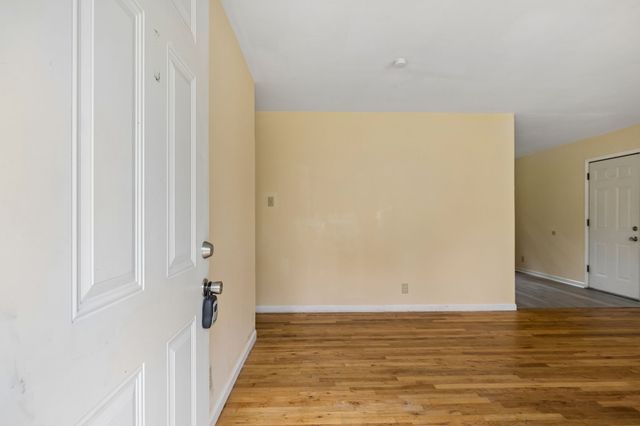 464 E Thompkins Ln, Clarksville, TN 37043