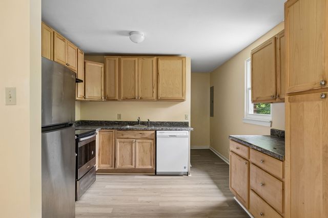 464 E Thompkins Ln, Clarksville, TN 37043