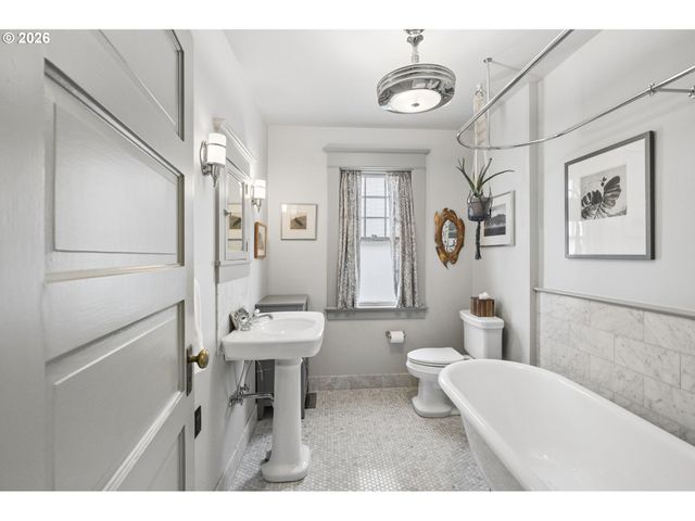 1212 Se 50TH Ave, Portland, OR 97215