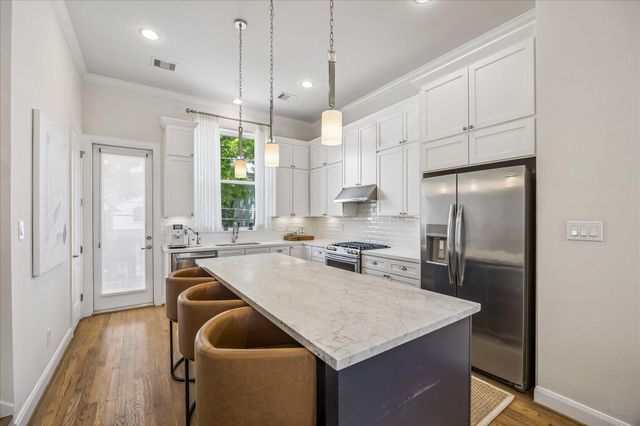 1033 Ashland Street A, Houston, TX 77008