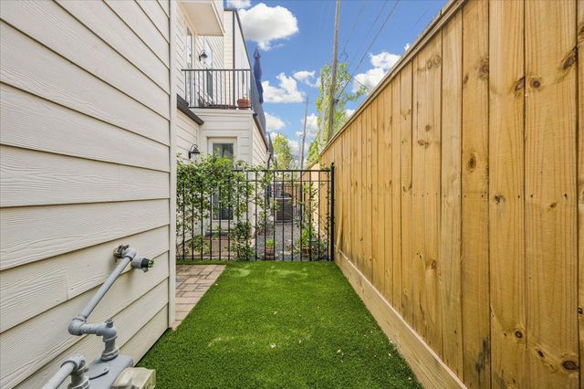 1033 Ashland Street A, Houston, TX 77008