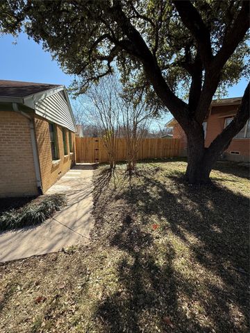605 Hinton Street, Grand Prairie, TX 75050