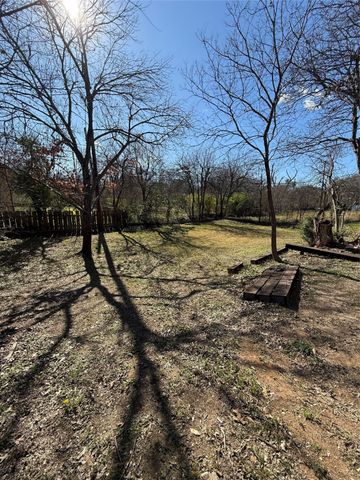 605 Hinton Street, Grand Prairie, TX 75050