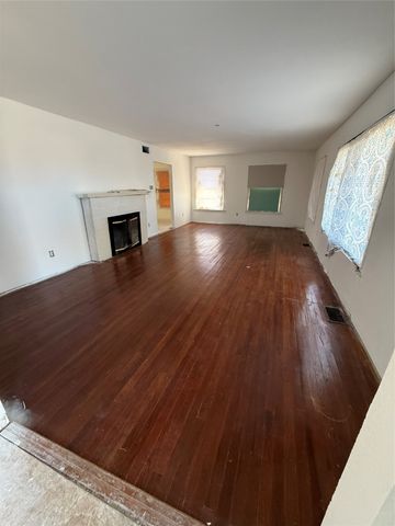 605 Hinton Street, Grand Prairie, TX 75050