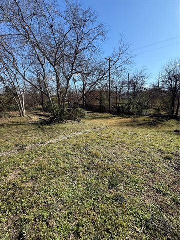 605 Hinton Street, Grand Prairie, TX 75050