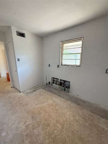 605 Hinton Street, Grand Prairie, TX 75050