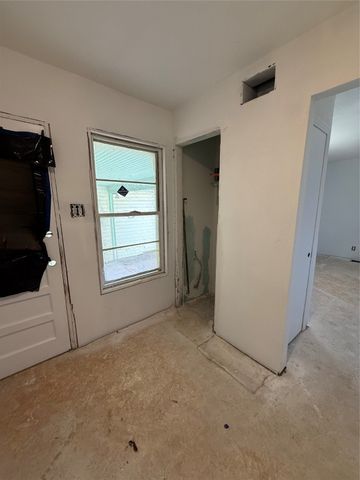 605 Hinton Street, Grand Prairie, TX 75050