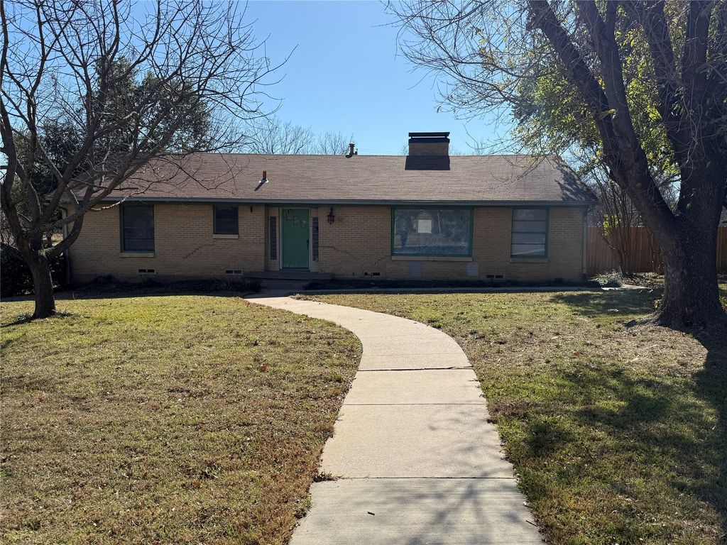 605 Hinton Street, Grand Prairie, TX 75050