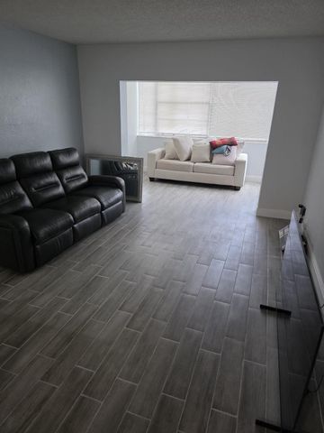 3130 Holiday Springs Boulevard 104, Margate, FL 33063