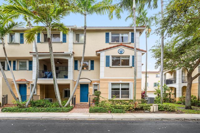 2897 S Greenleaf Circle, Boynton Beach, FL 33426