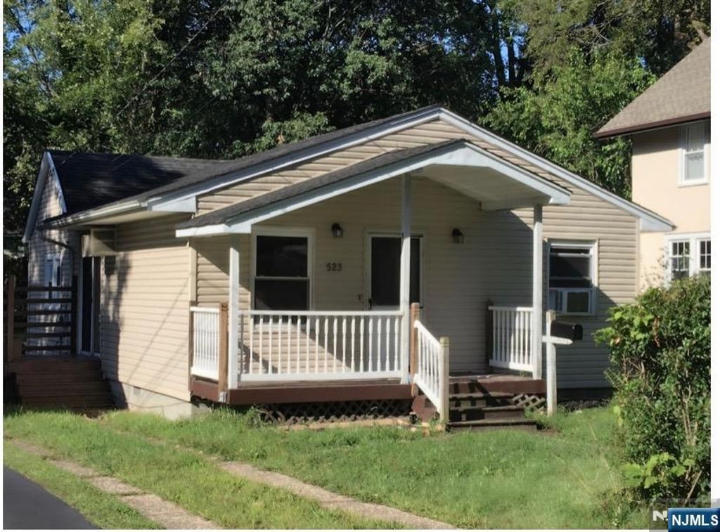 523 Lookout Avenue, Hackensack, NJ 07601