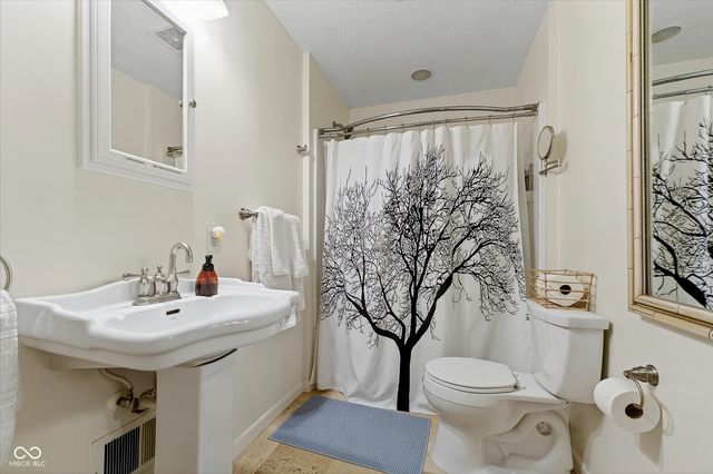 1711 Mulberry Circle, Noblesville, IN 46062