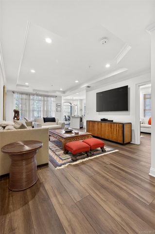 401 Pacing Way 4101, Westbury, NY 11590