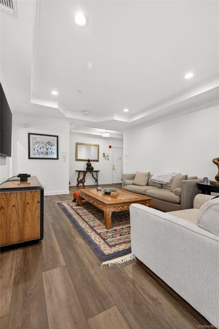 401 Pacing Way 4101, Westbury, NY 11590