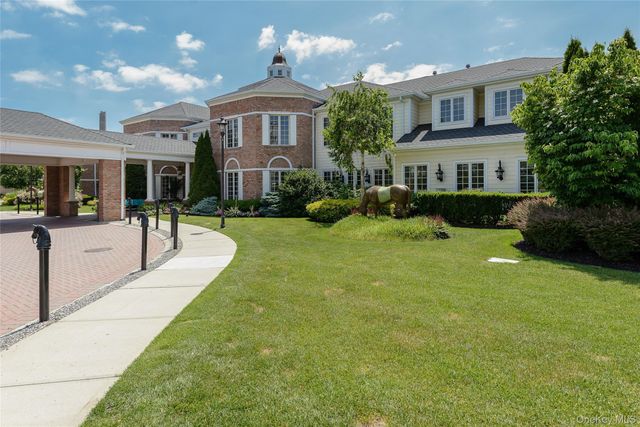 401 Pacing Way 4101, Westbury, NY 11590