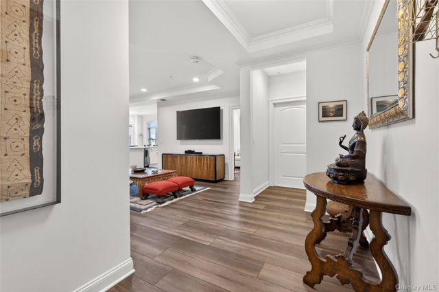 401 Pacing Way 4101, Westbury, NY 11590