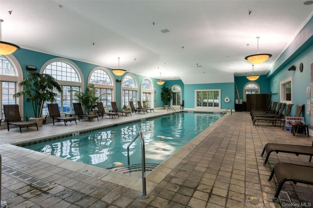 401 Pacing Way 4101, Westbury, NY 11590