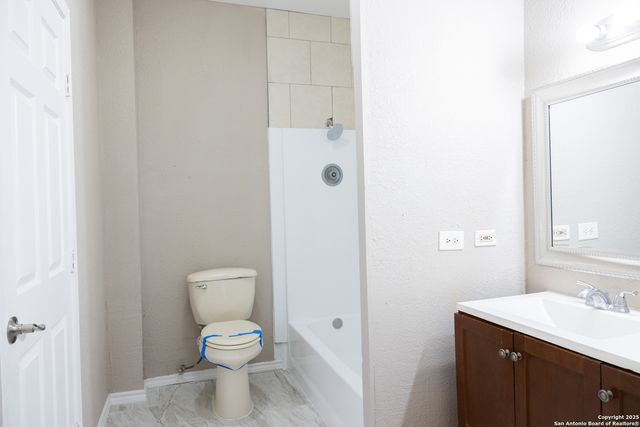 2521 E Houston St 1, San Antonio, TX 78202