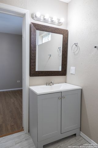 2521 E Houston St 1, San Antonio, TX 78202