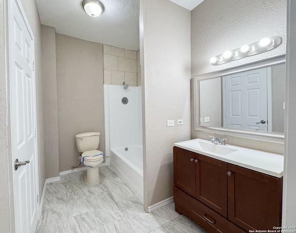 2521 E Houston St 1, San Antonio, TX 78202