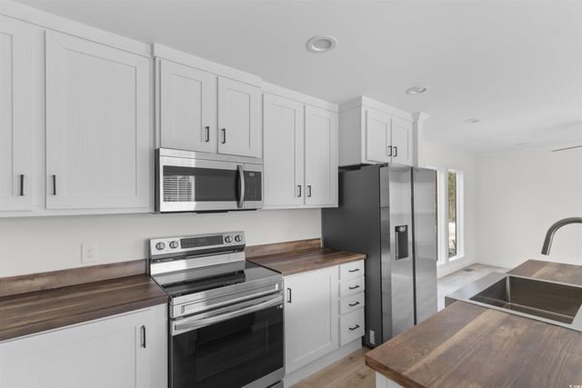 141 Feather Dr, Georgetown, SC 29440