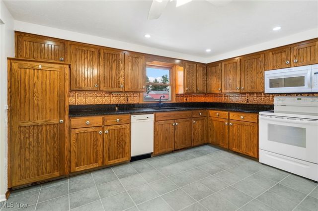 327 39th Street SW, Canton, OH 44706