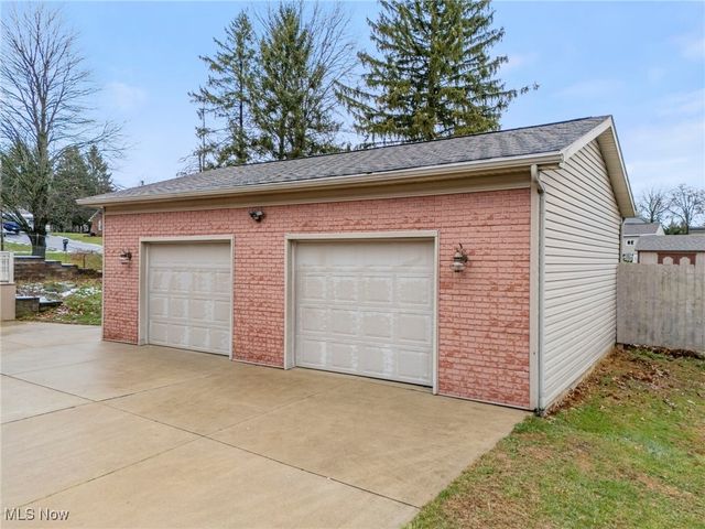 327 39th Street SW, Canton, OH 44706