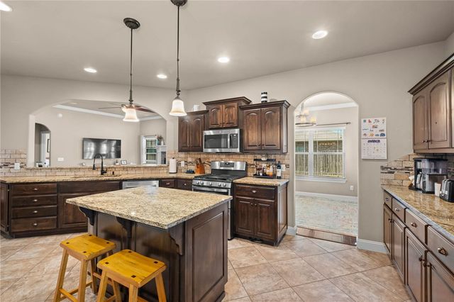 1261 Chattie Drive, Centerton, AR 72719