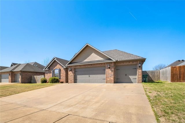 1261 Chattie Drive, Centerton, AR 72719