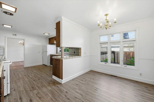 915 Berry Avenue, Los Altos, CA 94024