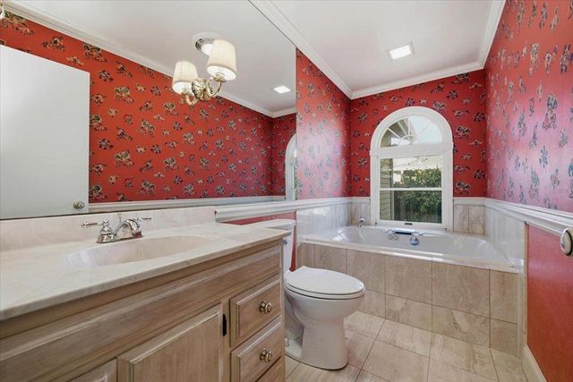 915 Berry Avenue, Los Altos, CA 94024