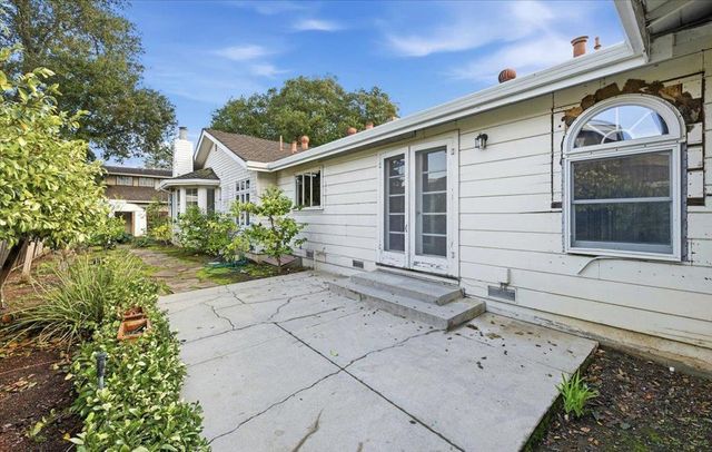 915 Berry Avenue, Los Altos, CA 94024