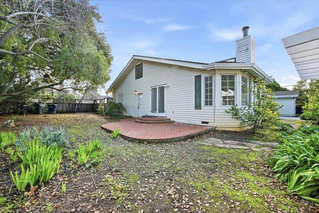 915 Berry Avenue, Los Altos, CA 94024