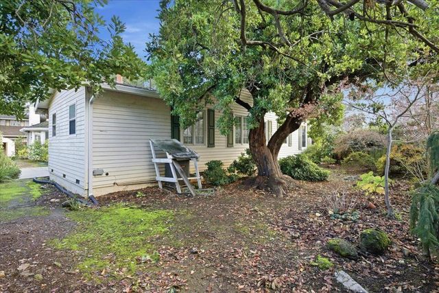 915 Berry Avenue, Los Altos, CA 94024