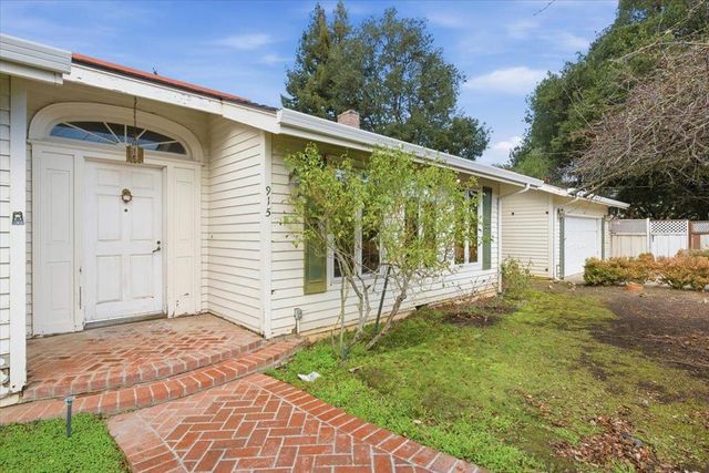 915 Berry Avenue, Los Altos, CA 94024