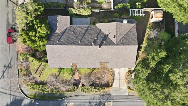 915 Berry Avenue, Los Altos, CA 94024