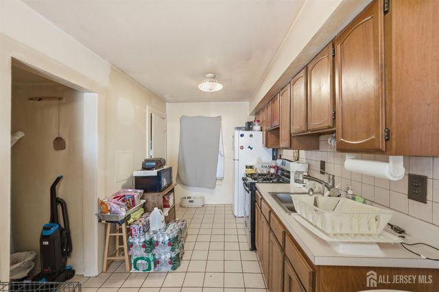 294 Devoe Avenue, Spotswood, NJ 08884